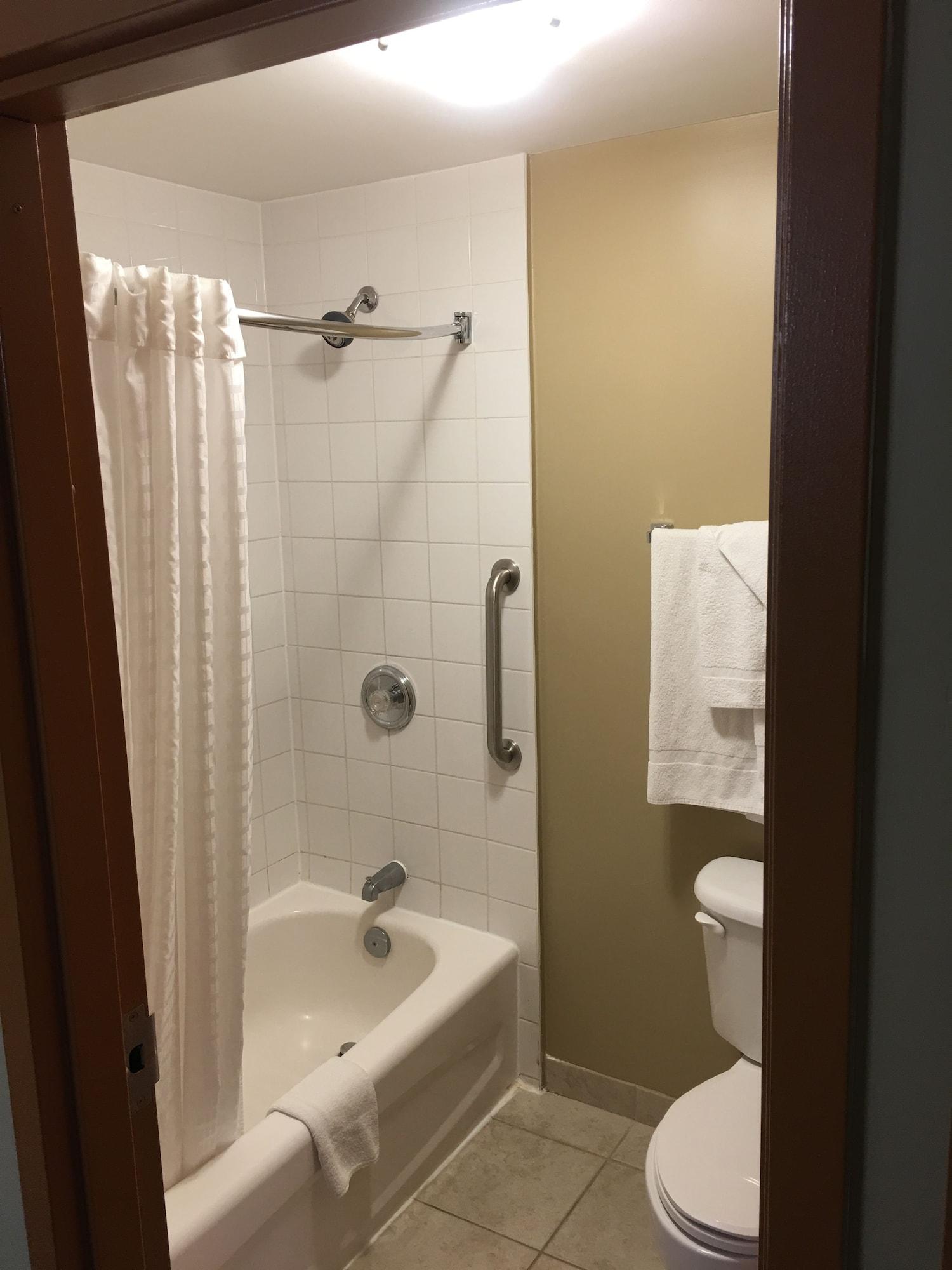 Super 8 by Wyndham Midland Hotel Bagian luar foto