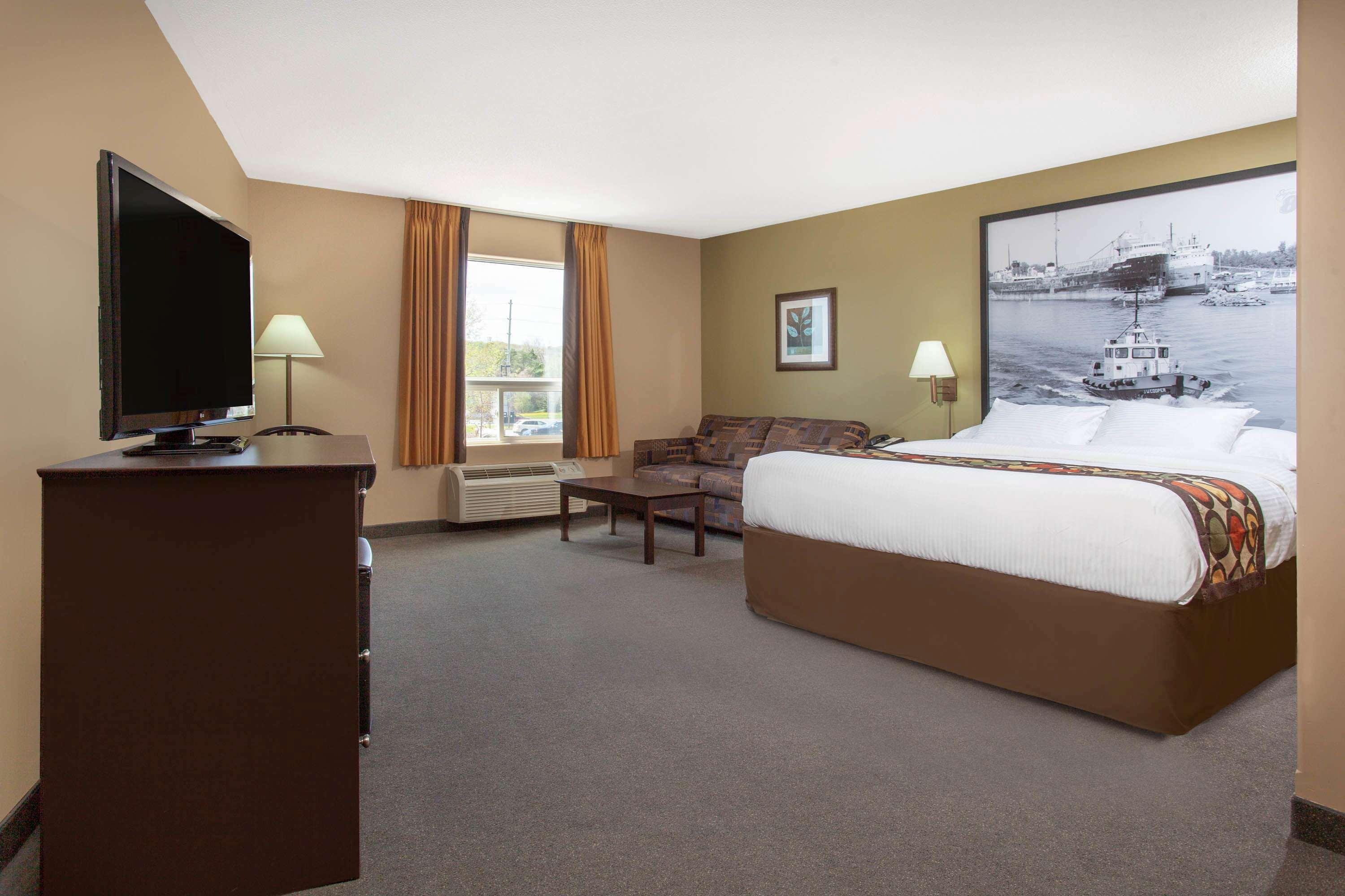 Super 8 by Wyndham Midland Hotel Bagian luar foto