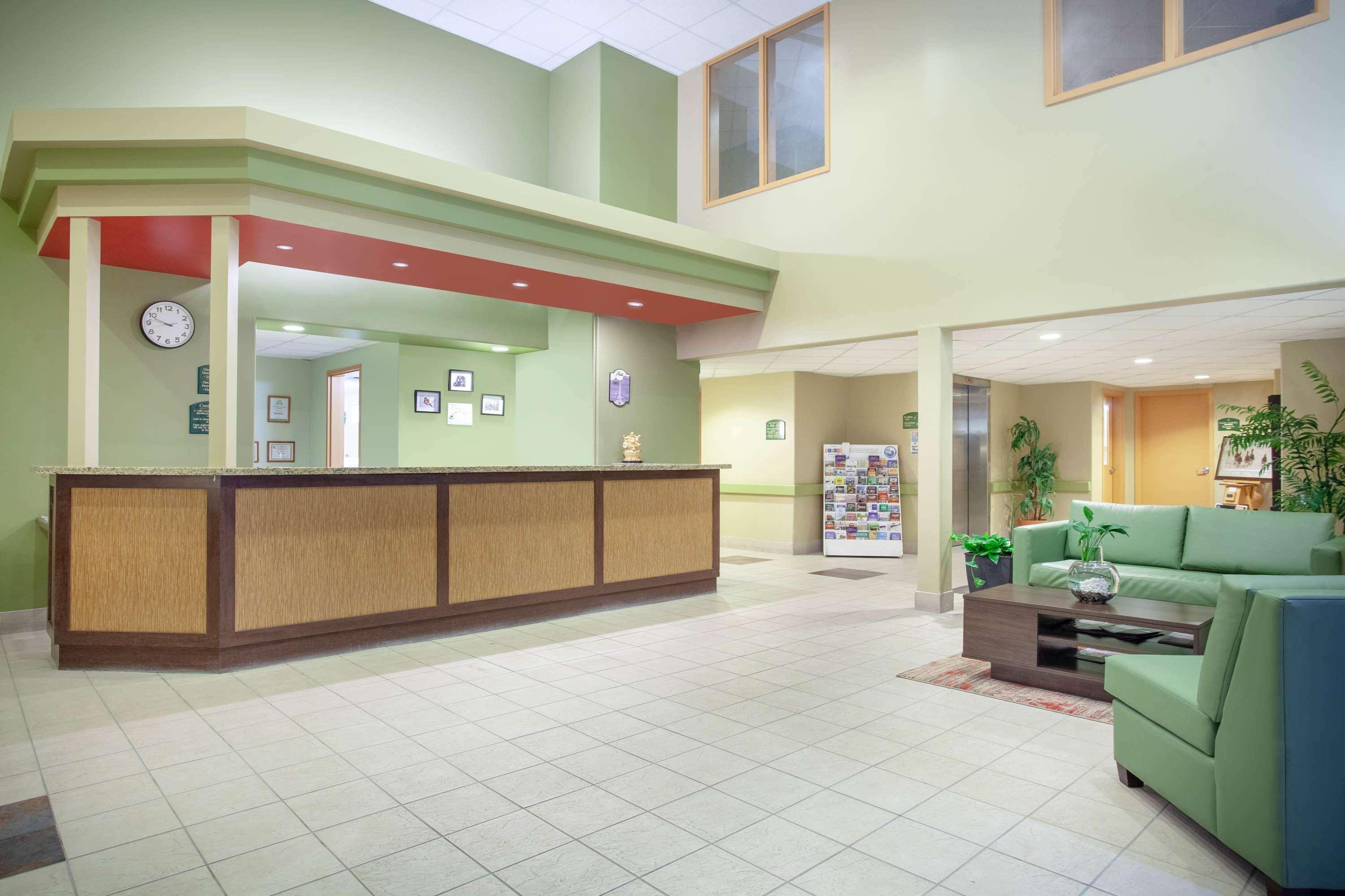 Super 8 by Wyndham Midland Hotel Bagian luar foto