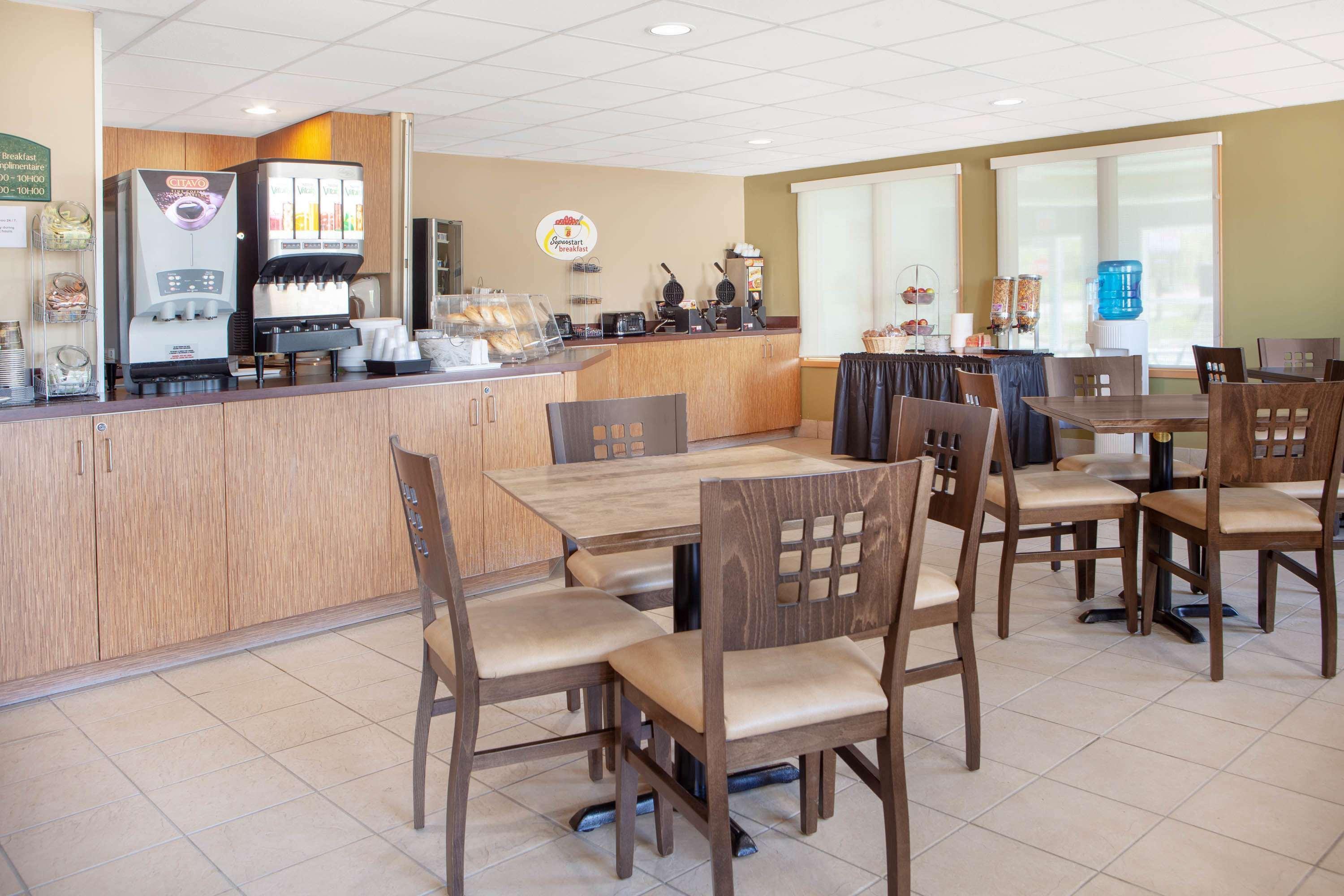 Super 8 by Wyndham Midland Hotel Bagian luar foto