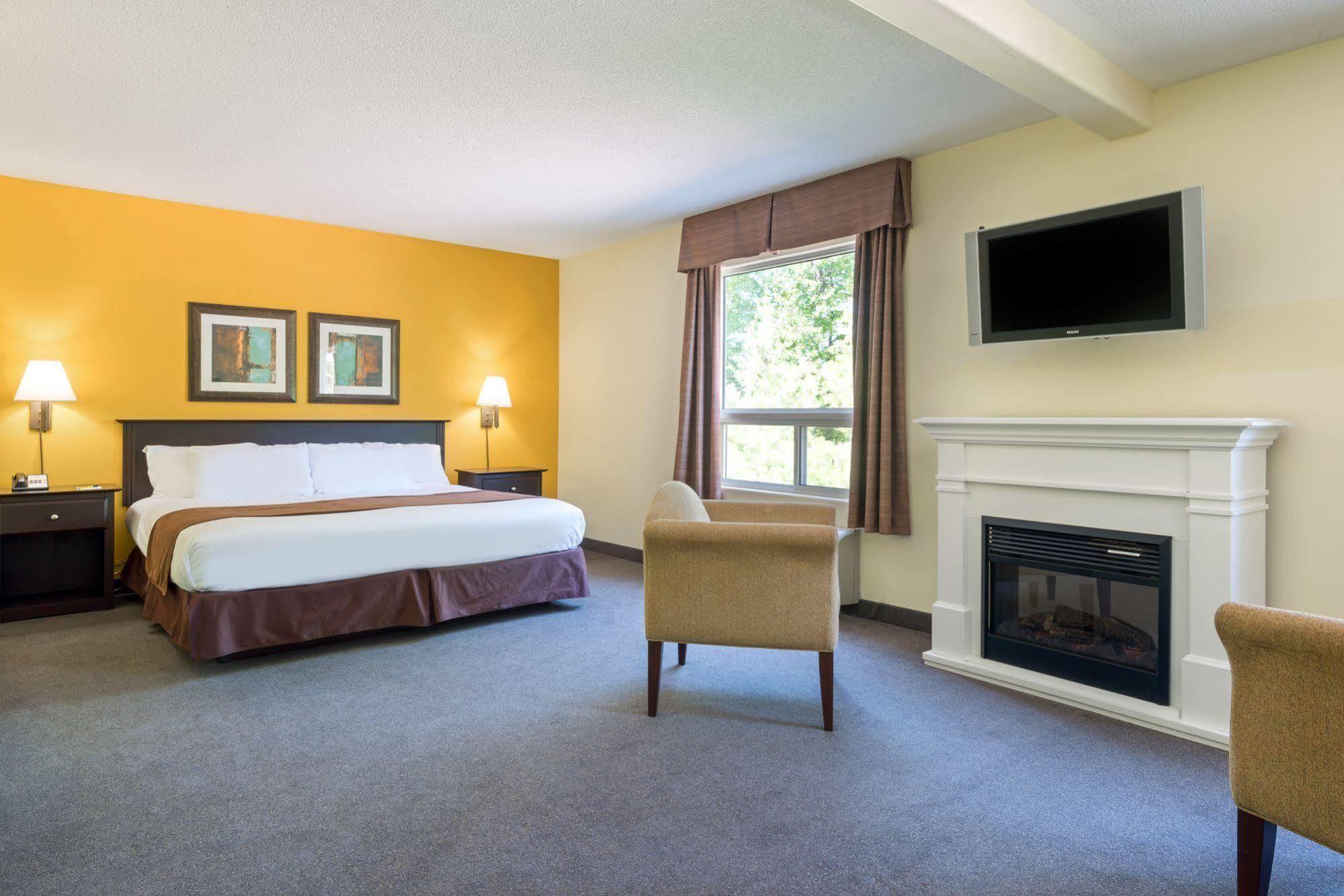 Super 8 by Wyndham Midland Hotel Bagian luar foto