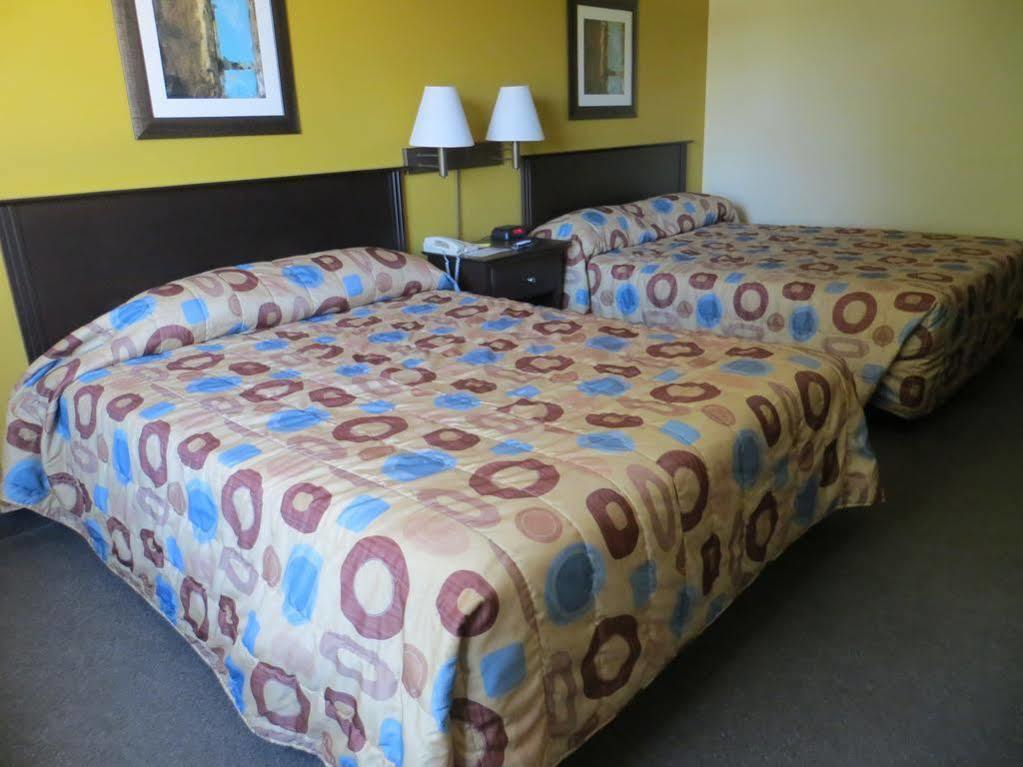 Super 8 by Wyndham Midland Hotel Bagian luar foto