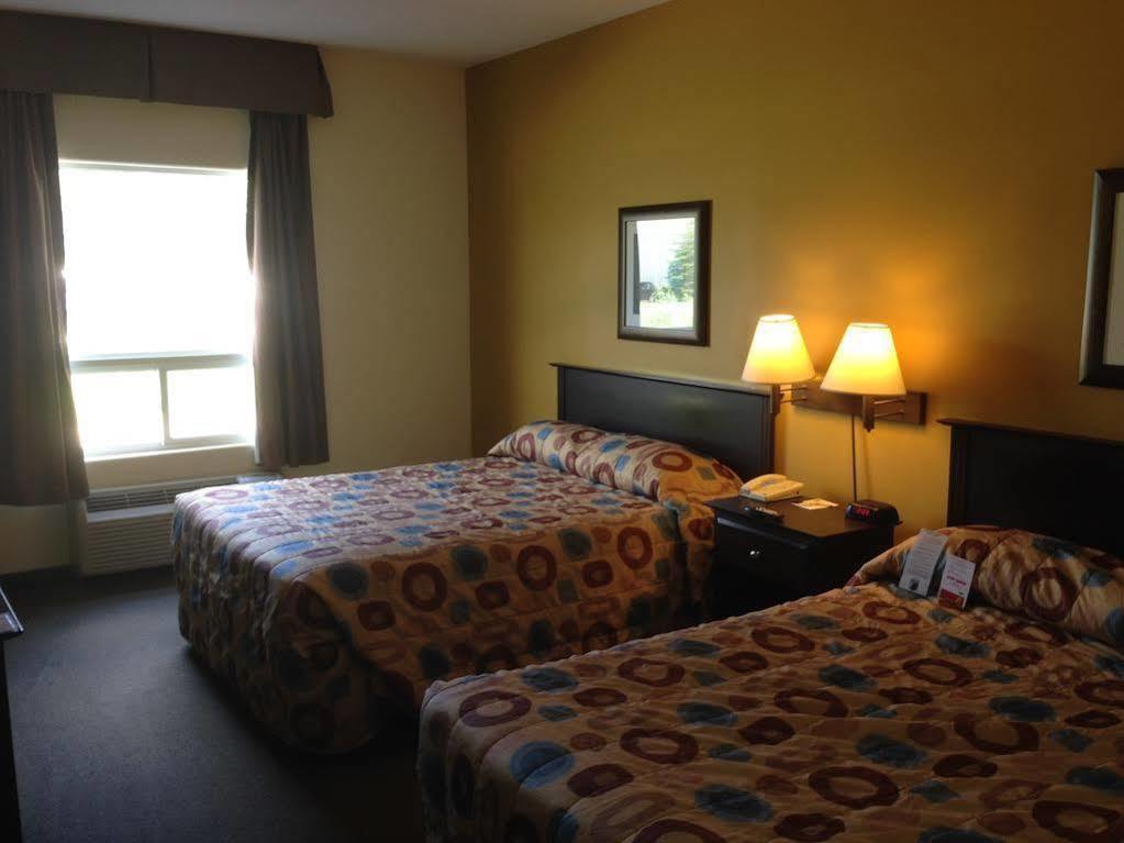 Super 8 by Wyndham Midland Hotel Bagian luar foto