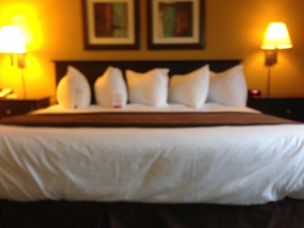 Super 8 by Wyndham Midland Hotel Bagian luar foto