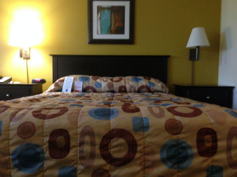 Super 8 by Wyndham Midland Hotel Bagian luar foto
