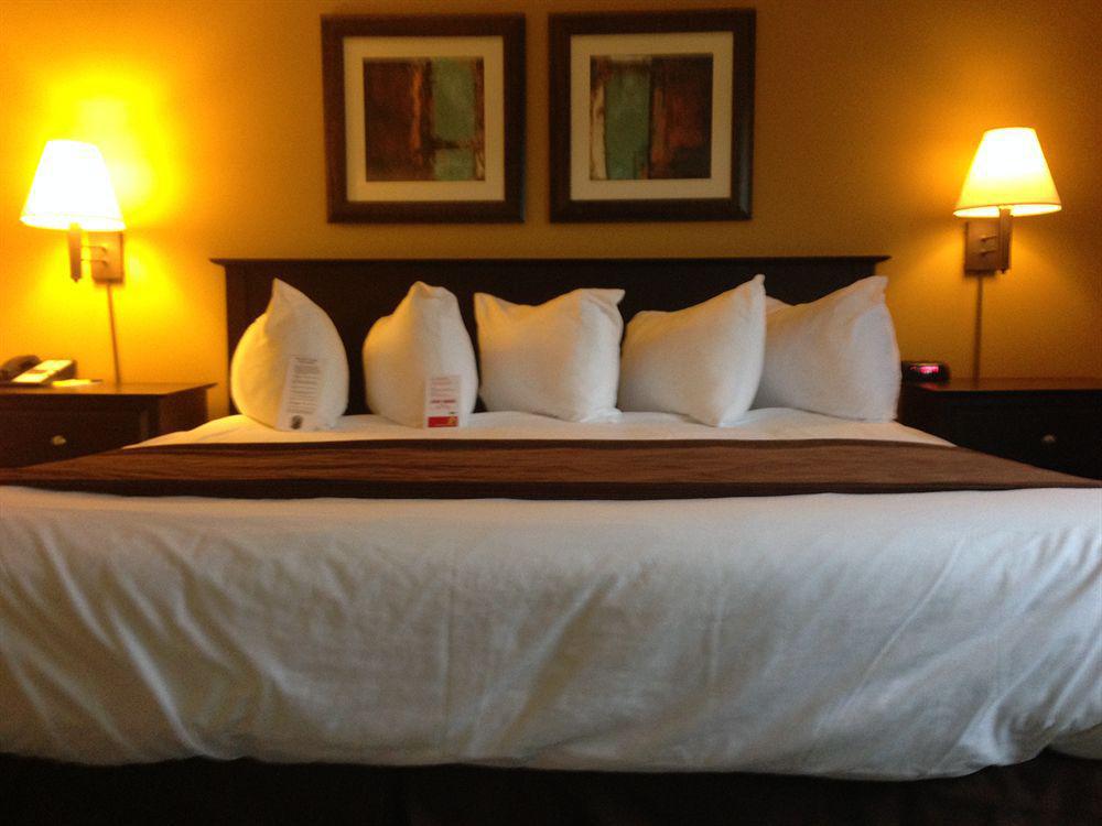 Super 8 by Wyndham Midland Hotel Bagian luar foto